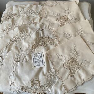 Boutross Hand Embroidery 8 Piece Venice 4 Place Mats Four Napkins Cream Color